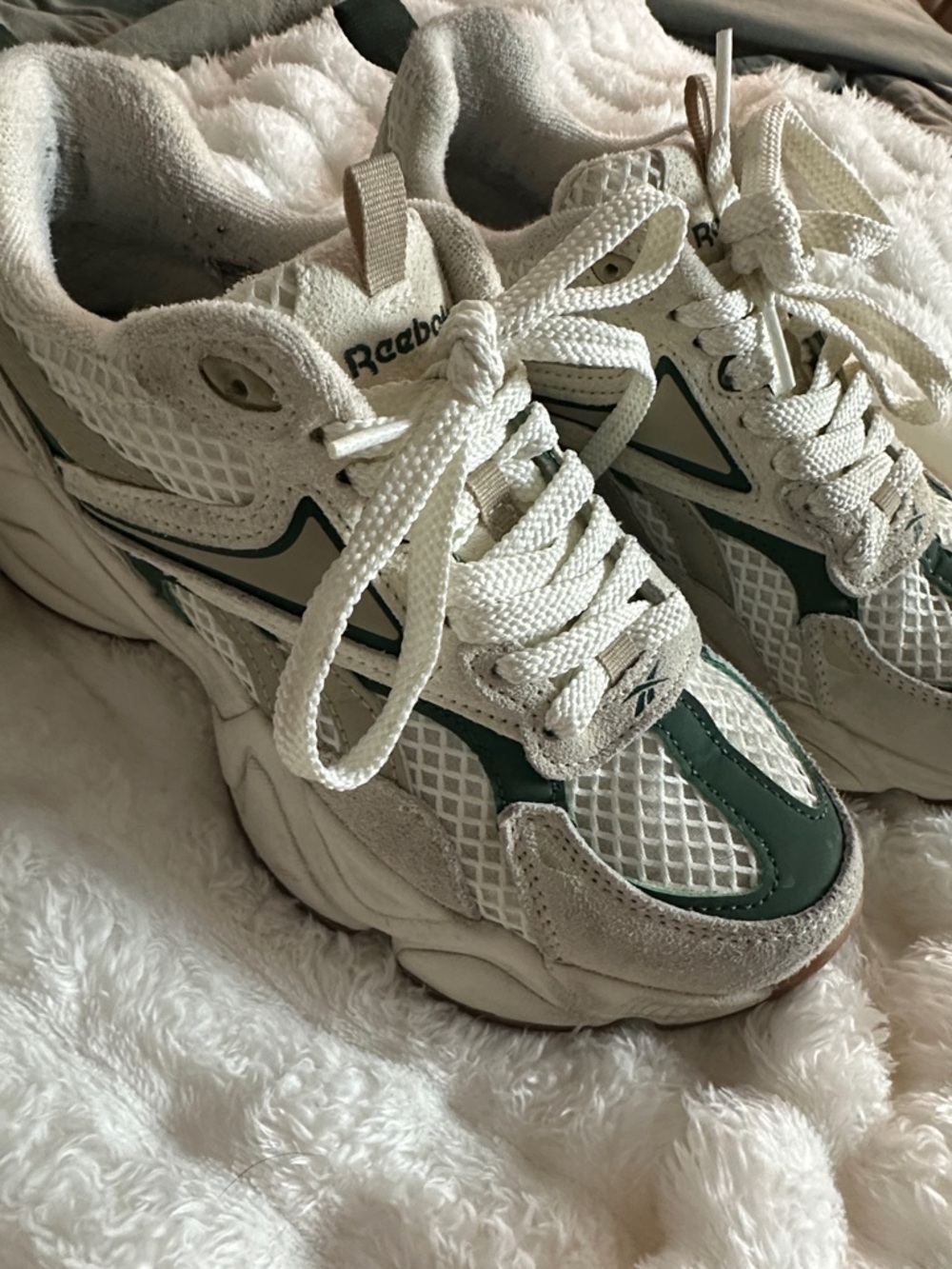 Reebok Sneakers